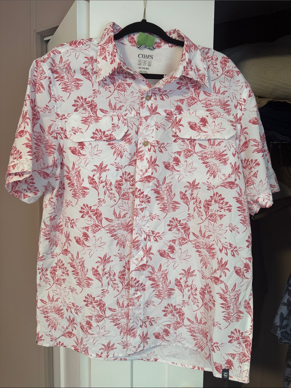 Chaps Men’s White & Red Floral Short-Sleeve Button-Down Shirt